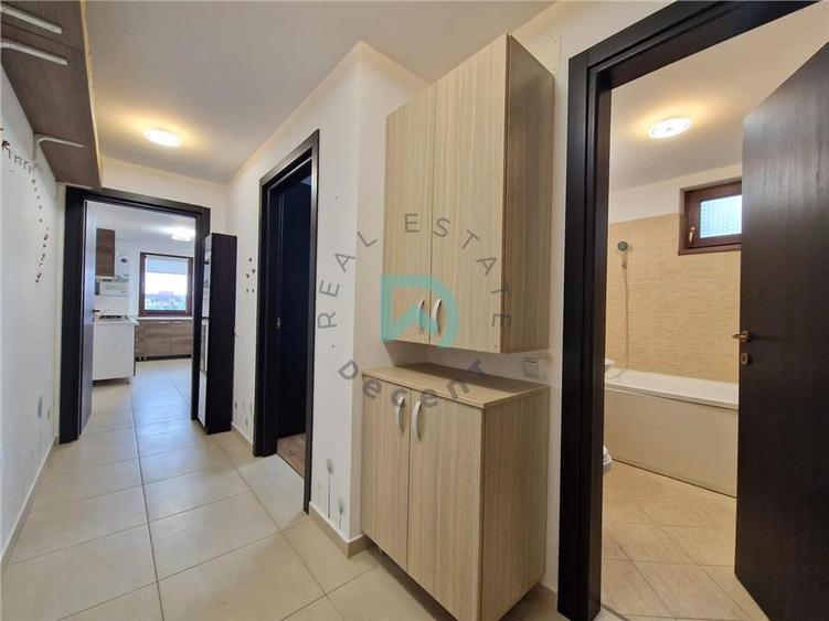 Apartament cu 2 camere decomandat în Tractorul