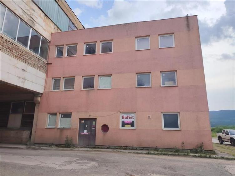 Spațiu industrial, de 800 mp, în Vest