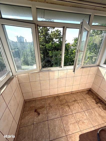 Apartament cu 3 camere semidecomandat în George Enescu