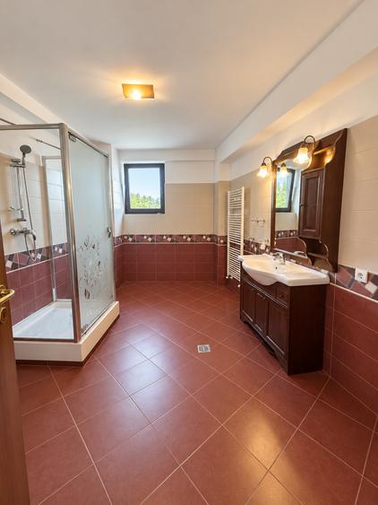 Casă cu 5 camere cu Canalizare în Ghermănești