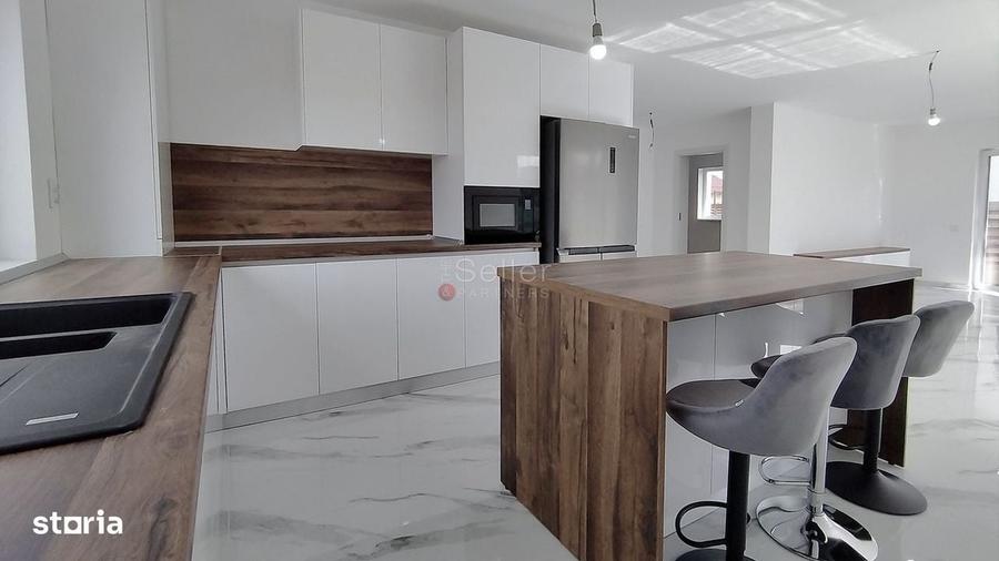 Casă cu 3 camere cu Teren 500 Mp în Noua