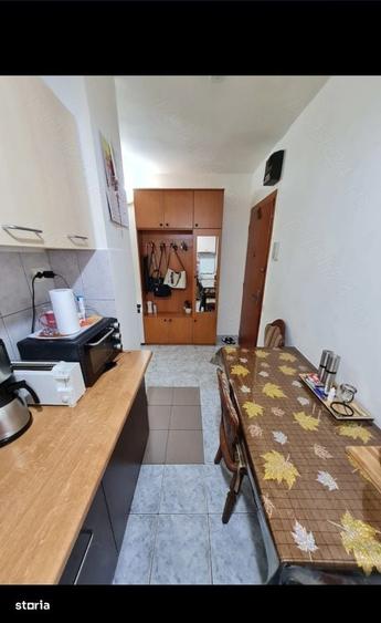 Garsonieră decomandată în Lipovei