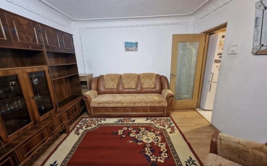 Apartament cu 2 camere decomandat în Rovine