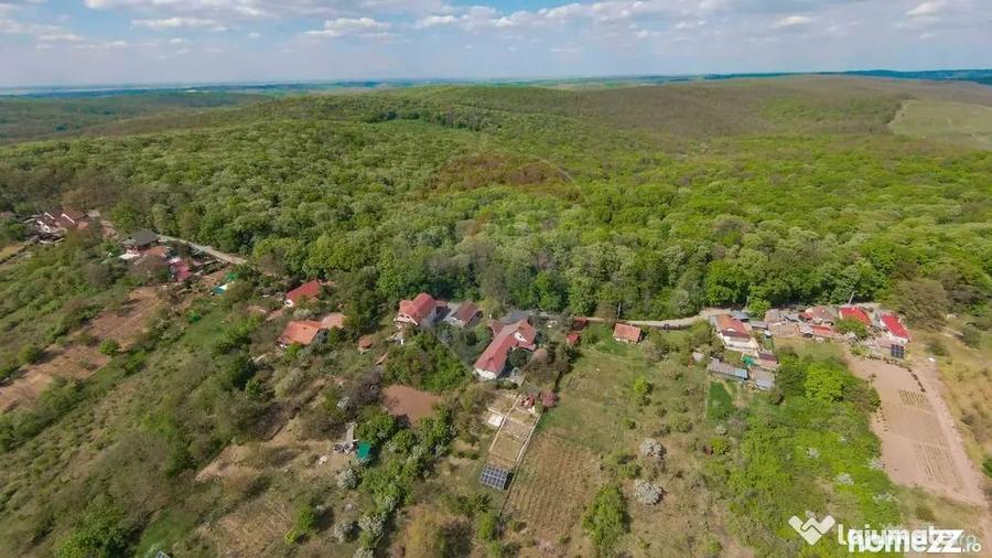 Casă cu 4 camere cu Teren 1425 Mp în Podgoria