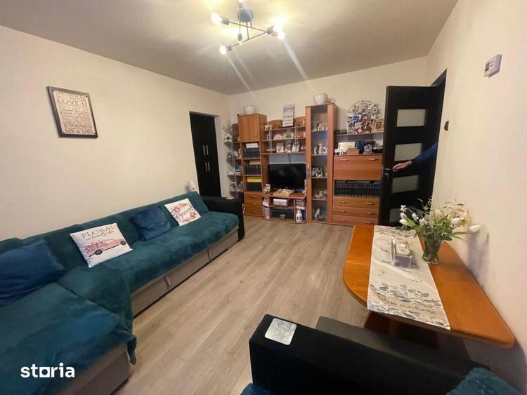 Apartament cu 3 camere în Craiovița Nouă