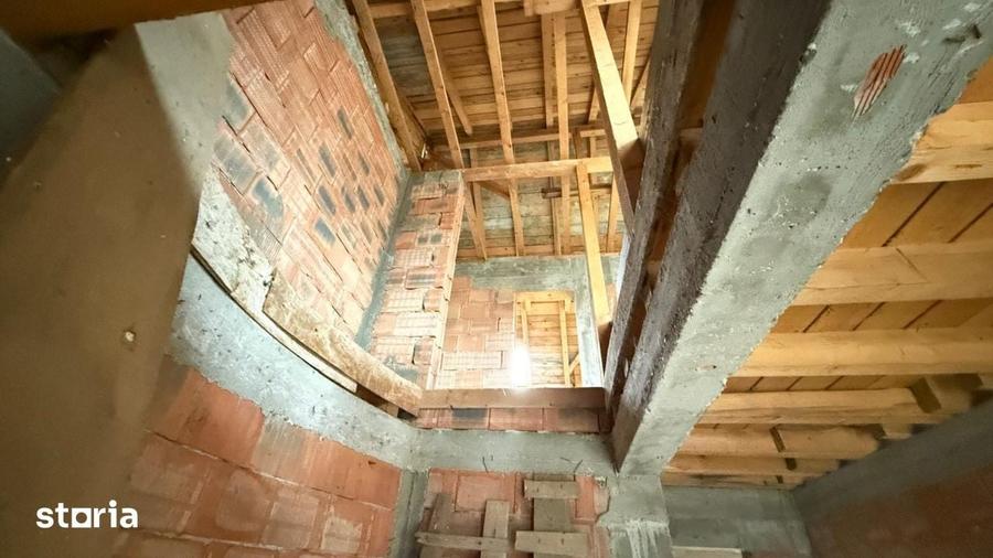 Casă cu 6 camere cu Teren 770 Mp în Câmpineanca