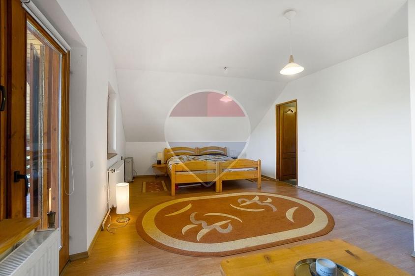 Casă individuală cu 5 camere cu Teren 1204 Mp în Fundata