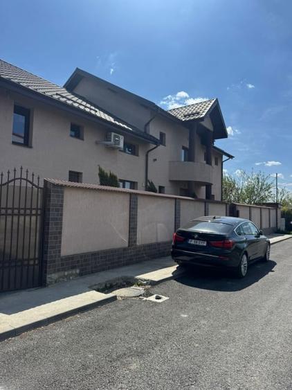 Casă individuală cu 9 camere cu Teren 721 Mp în Clinceni