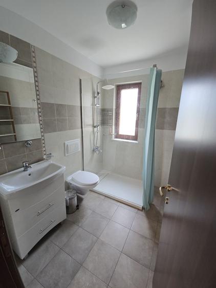 Casă individuală cu 5 camere cu Canalizare în Nord