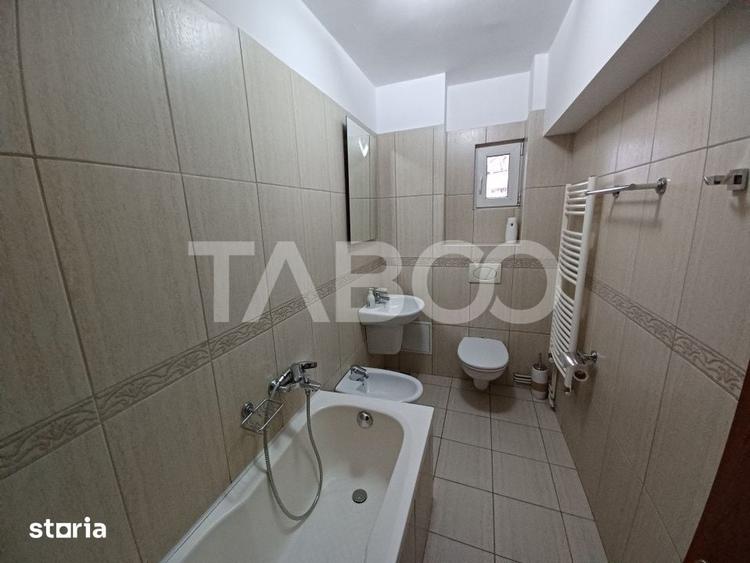 Apartament cu 3 camere semidecomandat în Central