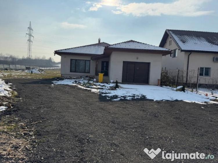 Casă cu 2 camere cu Teren 1400 Mp în Lăpuș