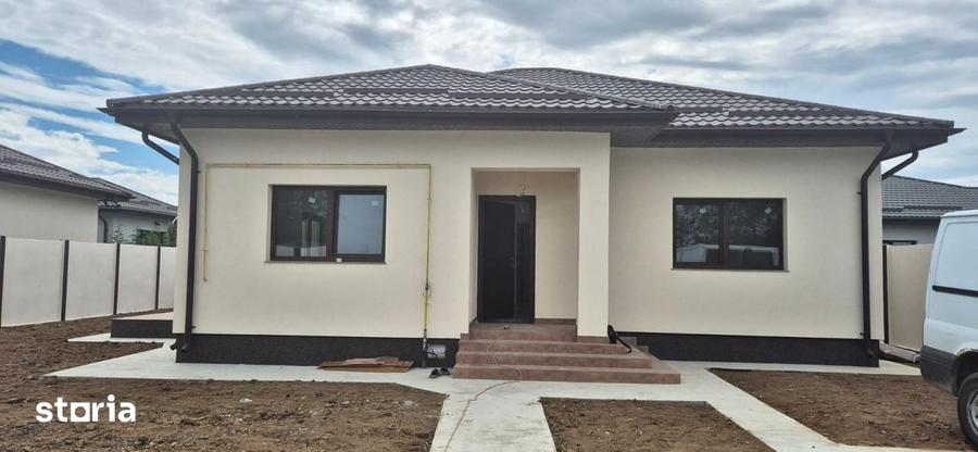 Casă cu 4 camere cu Teren 400 Mp în Clinceni