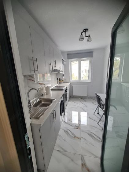 Apartament cu 3 camere decomandat în Exterior Vest
