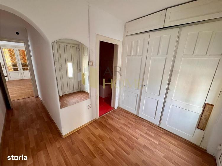 Casă cu 3 camere cu Teren 300 Mp în Central