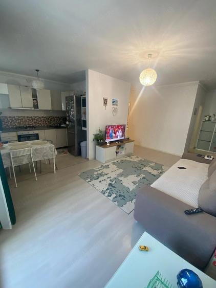 Apartament cu 3 camere semidecomandat în Central