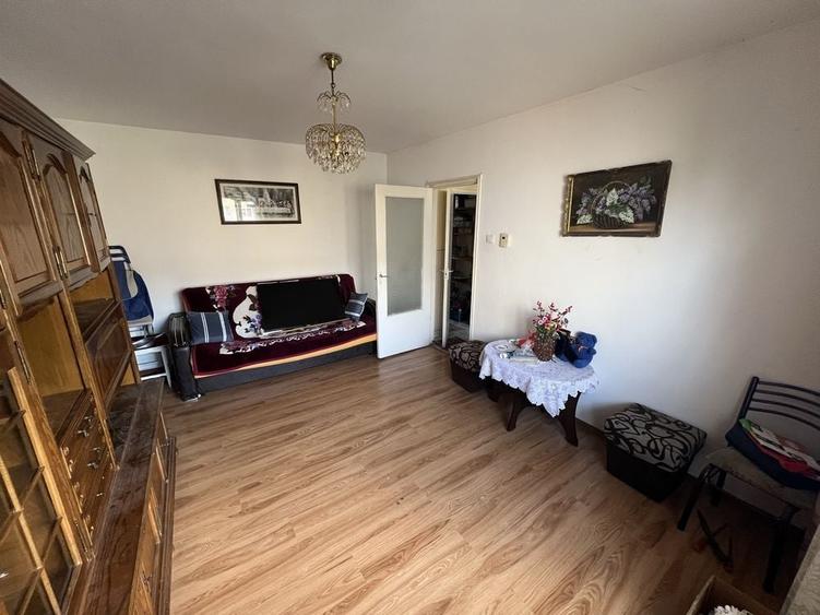 Apartament cu 2 camere semidecomandat în Zamfirescu