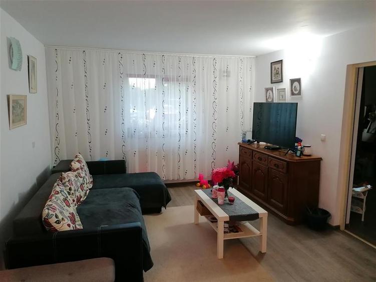Casă individuală cu 5 camere cu Teren 500 Mp în Exterior Vest