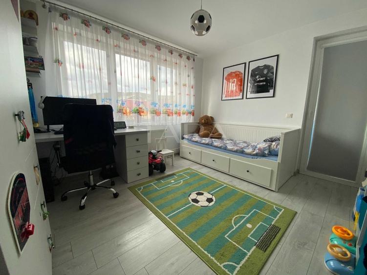 Apartament cu 3 camere semidecomandat, mobilat în Baciu
