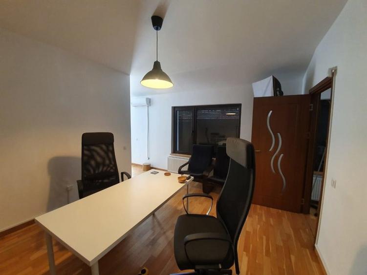 Casă cu 5 camere cu Teren 150 Mp în Tineretului
