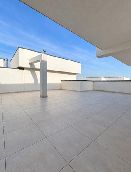 Penthouse cu 3 camere decomandat în Central