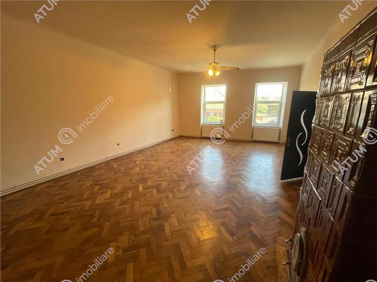 Apartament cu 2 camere semidecomandat, mobilat în Cisnădie