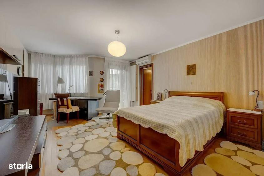 Casă cu 4 camere cu Teren 300 Mp în Central