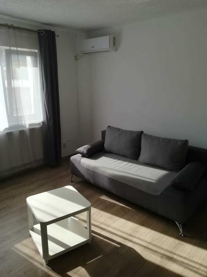 Garsonieră decomandată în Central