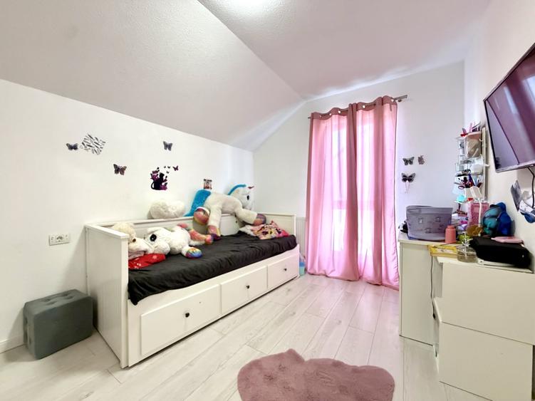 Duplex cu 3 camere cu Teren 150 Mp în Sânandrei