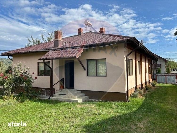 Casă cu 4 camere cu Teren 1478 Mp în Măneciu
