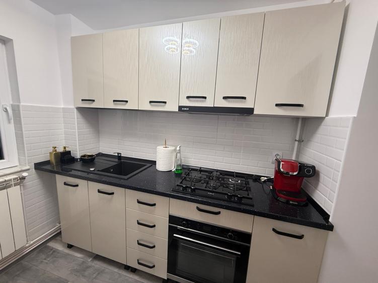 Apartament cu 2 camere decomandat în Simeria
