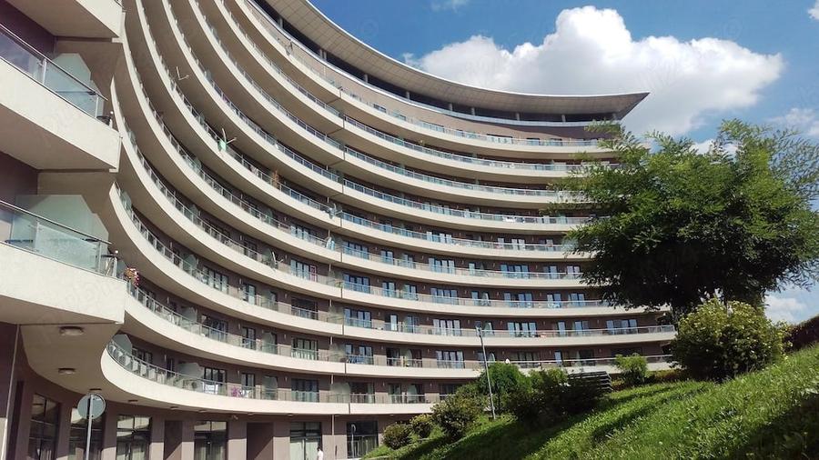 Apartament cu 4 camere decomandat în Plopilor