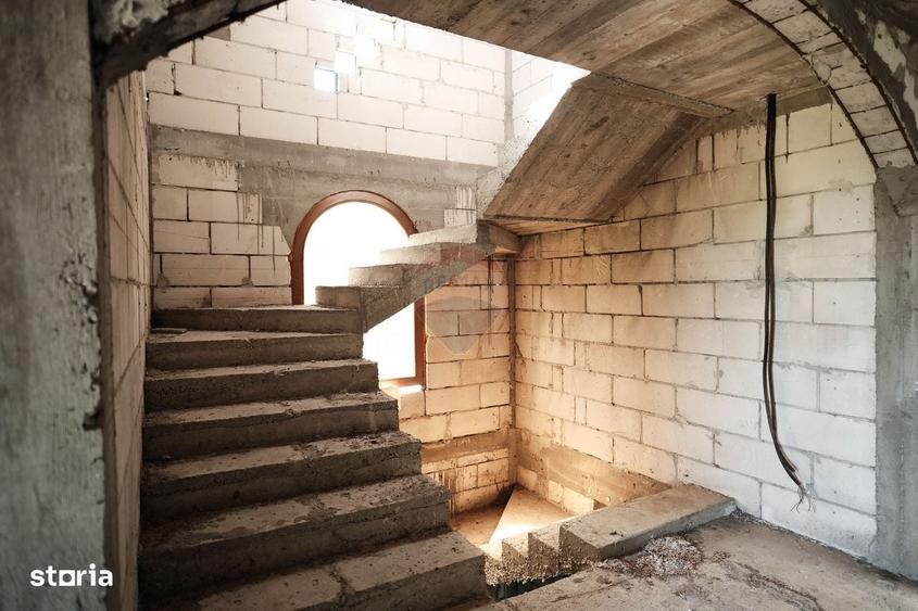 Casă cu 4 camere cu Teren 1674 Mp în Frătăuții Vechi