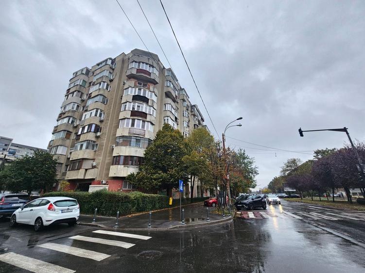 Apartament cu 3 camere decomandat, mobilat în Panduri
