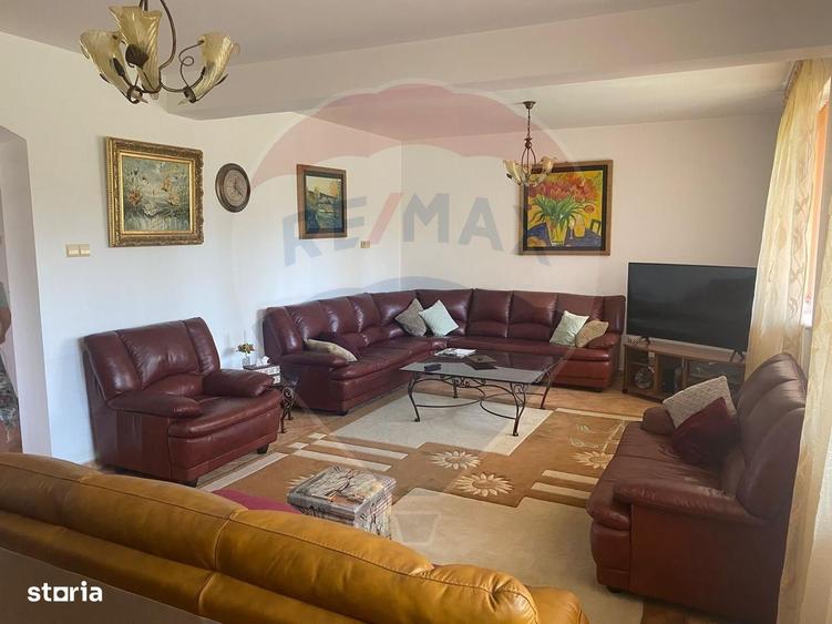 Casă cu 4 camere cu Piscina în Central