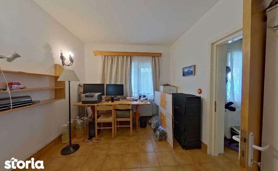 Casă cu 6 camere cu Teren 912 Mp în Brănești