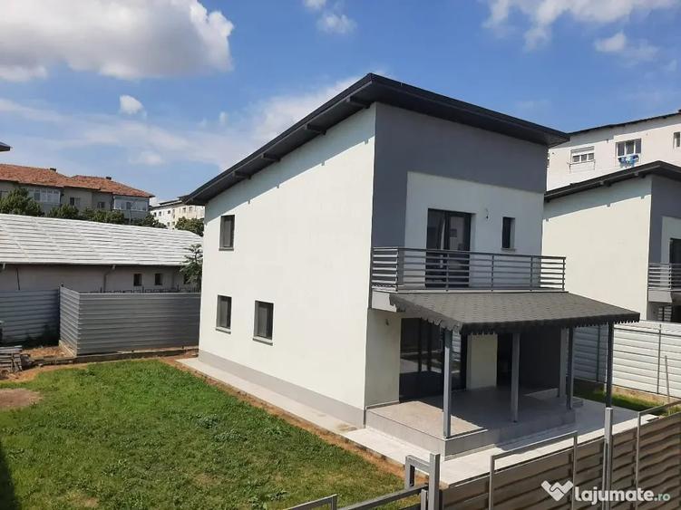 Casă cu 5 camere cu Teren 400 Mp în Sud