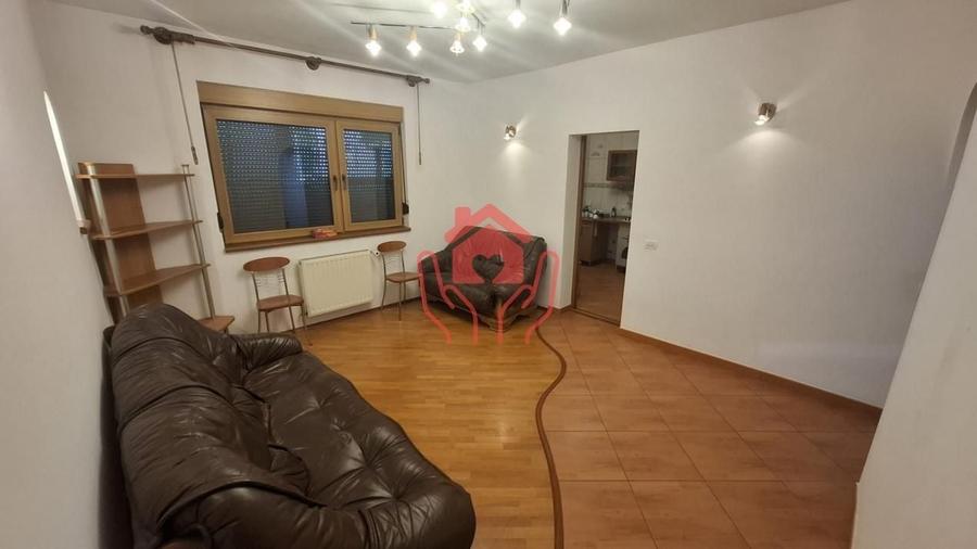 Apartament cu 6 camere semidecomandat, mobilat în Gara de Nord