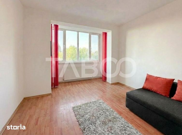 Apartament cu 4 camere semidecomandat în Micro 4