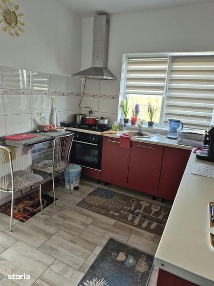 Casă cu 4 camere cu Teren 500 Mp în Stupini
