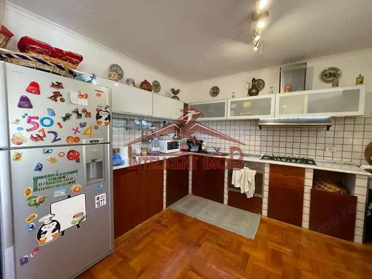Casă cu 5 camere cu Teren 900 Mp în Hurez