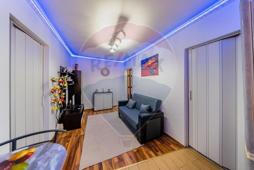 Apartament cu 2 camere semidecomandat, mobilat în Intim