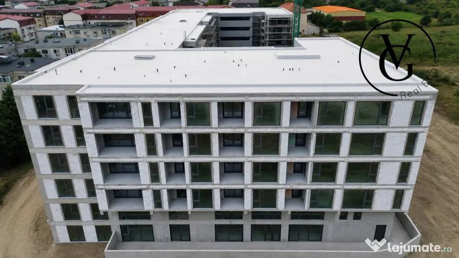 Apartament cu 4 camere decomandat în Central