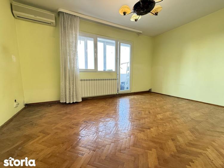 Apartament cu 3 camere semidecomandat în Circumvalațiunii