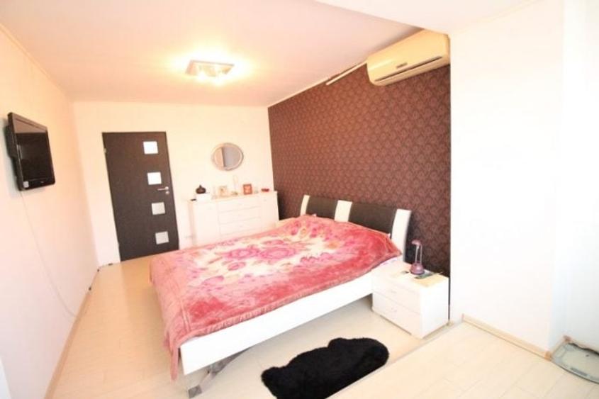 Apartament cu 3 camere semidecomandat, mobilat în Alexandru Obregia