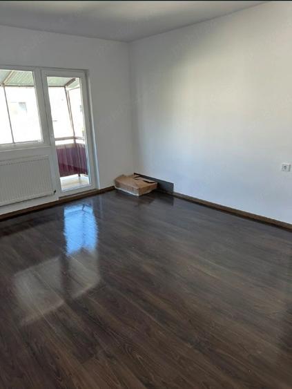 Apartament cu 2 camere semidecomandat în Girocului