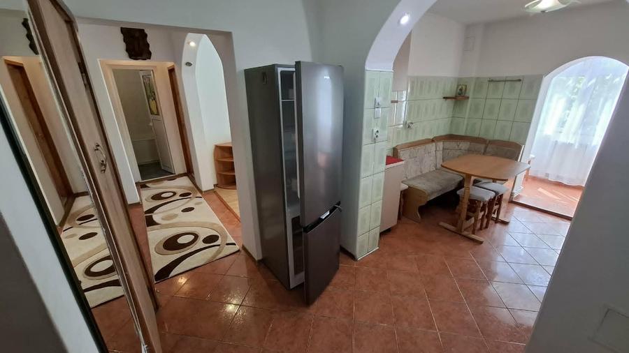 Apartament cu 3 camere decomandat în Metalurgie