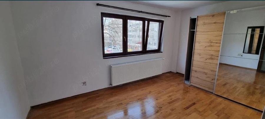 Apartament cu 3 camere semidecomandat în Dacia