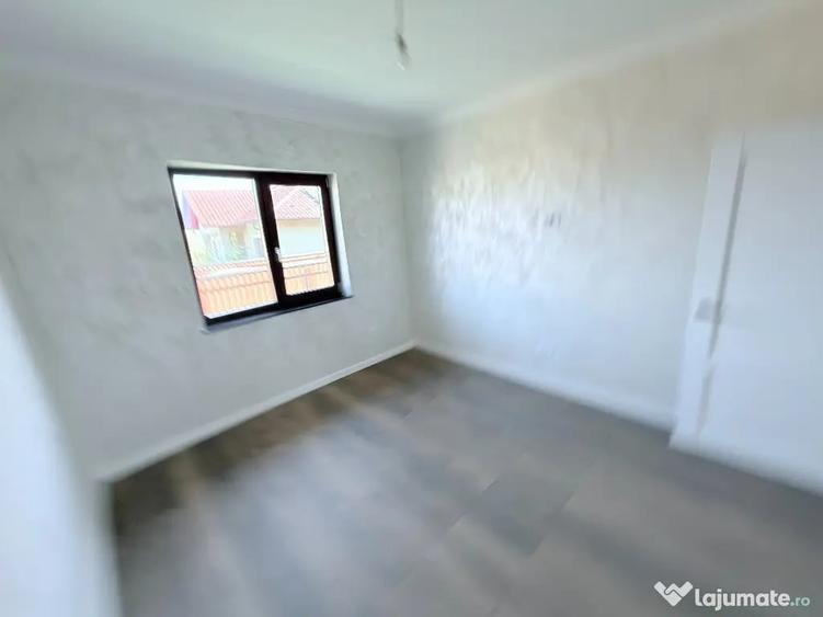 Casă cu 3 camere cu Teren 300 Mp în Central