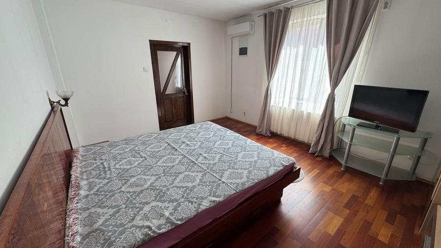 Casă individuală cu 3 camere cu Canalizare în Giulești