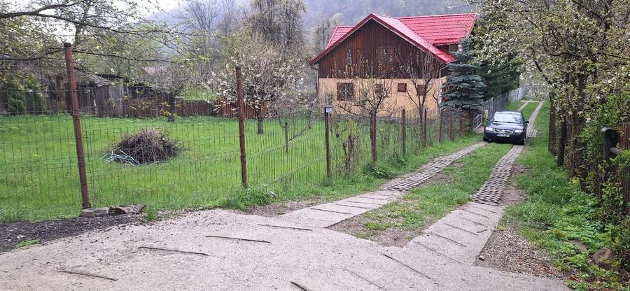 Casă individuală cu 4 camere cu Canalizare în Posada